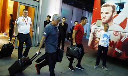 Mourinho bức xúc cãi xếp lớn ở Man United rời Trung Quốc